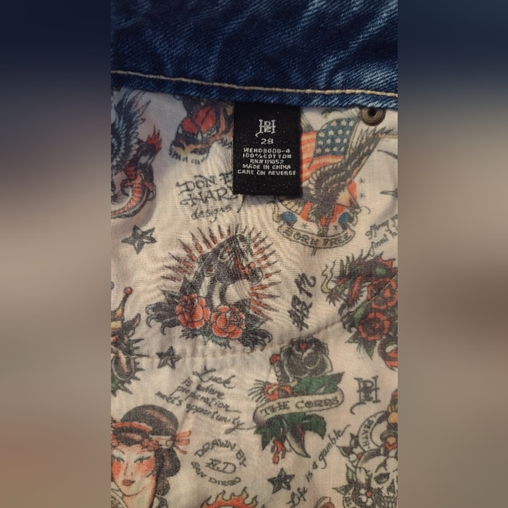 ❗Ed Hardy Women's Size 28,  Blue Denim Shorts with Floral Accent, Love Eternal - Picture 4 of 5